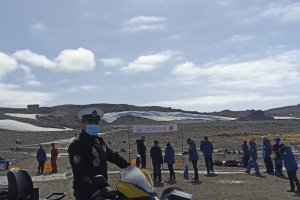 Gobernación Marítima de la Antártica Chilena coordinó operativo ante “Maratón Antártica” en Isla Rey Jorge