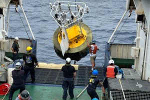 Cabo de Hornos apoyó a la Woods Hole Oceanographic Institution en proceso de mantención de boya Stratus