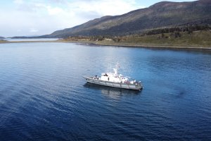 LSG “Hallef” efectúa mantenimiento a la señalización marítima en Canal Beagle