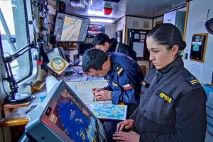 Patrullero "Sibbald" apoyó Curso de Oficiales Navegantes de la APOLINAV