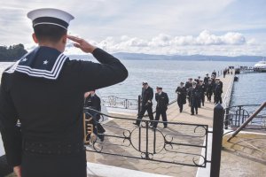 Rinden honores al Cabo Odger y Marinero Fuentealba a 58 años del naufragio de la “Janequeo”