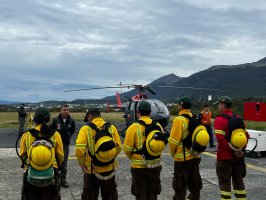 Destacamento Aeronaval “Puerto Williams” realizó inducción a brigadistas de la CONAF