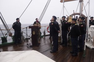 Buque Escuela (BE) “Esmeralda” realiza ceremonia en el Día Nacional de la Bandera y Combate de La Concepción