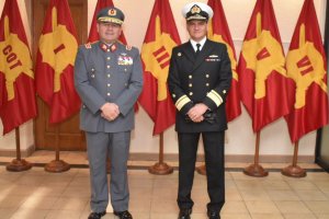 Comandante en jefe de la Segunda Zona Naval presentó saludos protocolares al Comandante de Operaciones Terrestres del Ejército