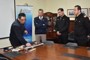 Dos sables navales se incorporan a la colección del Museo Marítimo Nacional