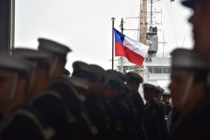 AGB-46 “Almirante Viel” recibe su pabellón de combate